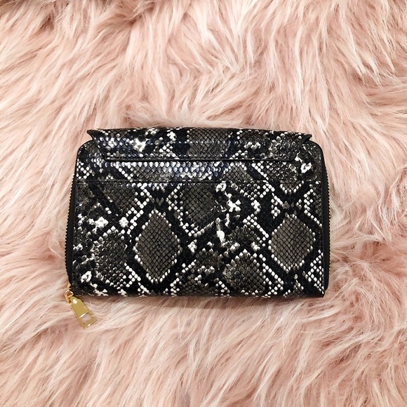 ⭐️Buy 1 get 1 FREE⭐️ NWOT Snakeskin Wallet Clutch - Picture 5 of 5